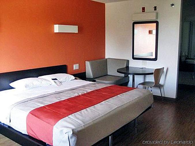 Motel 6 Normal Kültér fotó