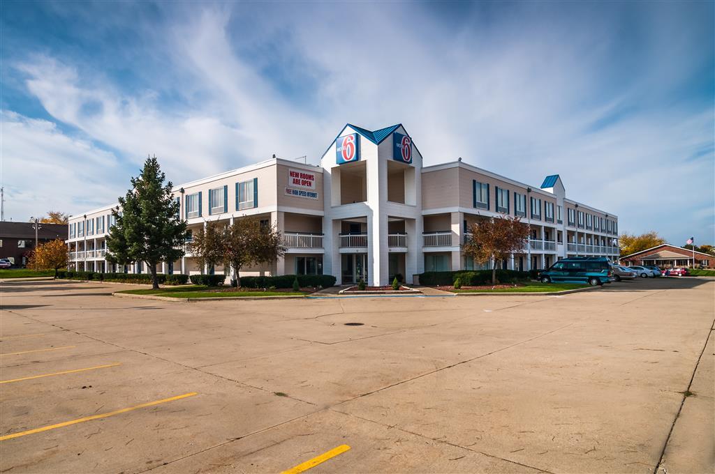 Motel 6 Normal Kültér fotó